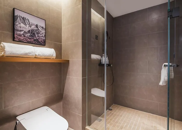 Atour Hotel Xingfu Gate Weihai City