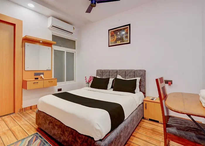 Hotel O Grand Crown