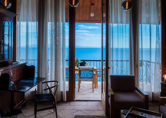 Kshira Oasis Qeparo - Boutique Beachfront Suites & Restaurant