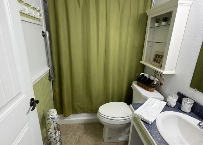 Boutique Hotel Across From Cocoa Beach, Pool 1