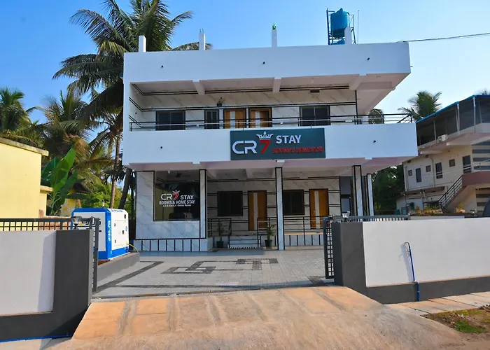 Cr7 Stay Rooms & Homestay