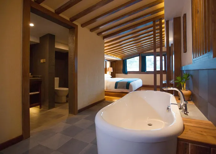 Shangri-La Moon Tibetan Boutique Hotel