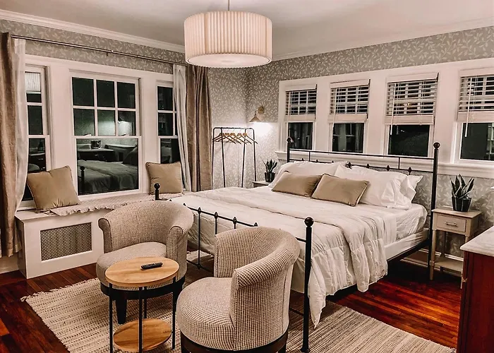 Buttonwood Hotel 1 - Boutique Accommodations
