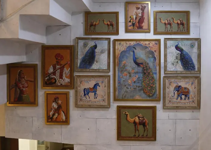 Saffron Inn - Near India Expo Mart