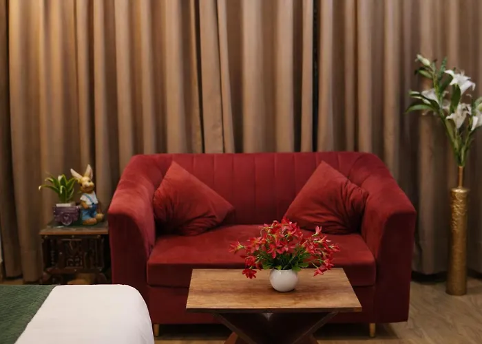 Saffron Inn - Near India Expo Mart