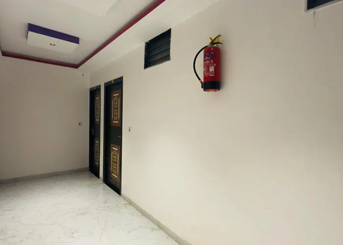 Hotel Chandra Dev 966O9O1Oo6 Just 350Mtr From Shreenathji Temple 5Min Away By Sk