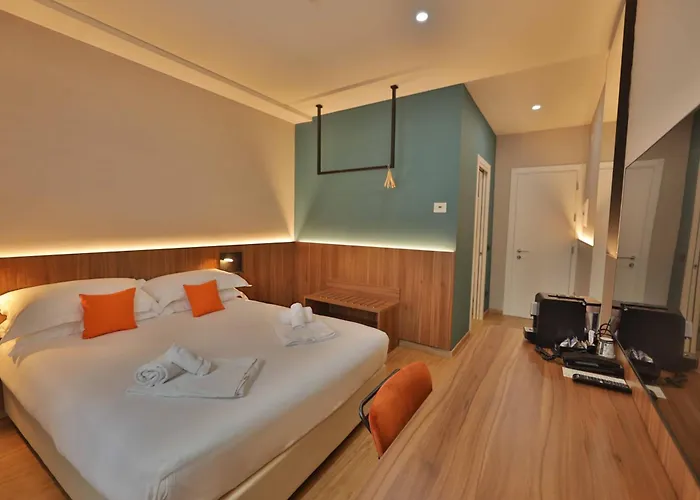 Moody Smart & Comfy Hotel