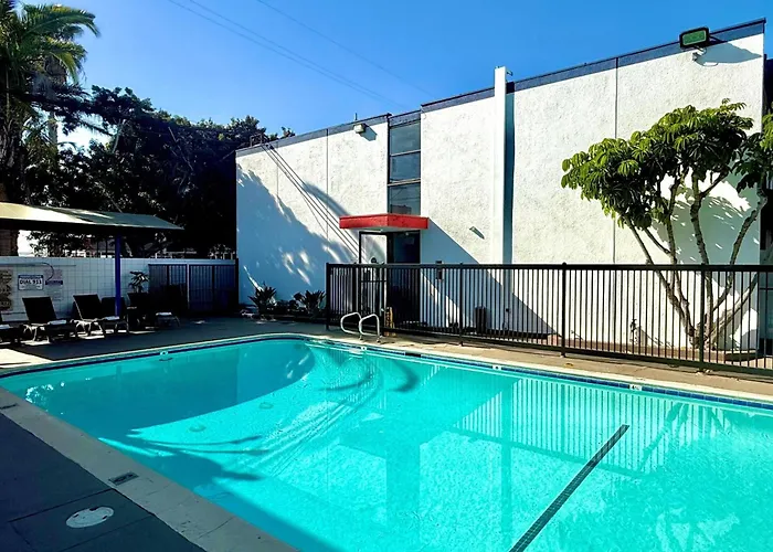 Days Inn By Wyndham Los Angeles Lax Airport Stadium Area