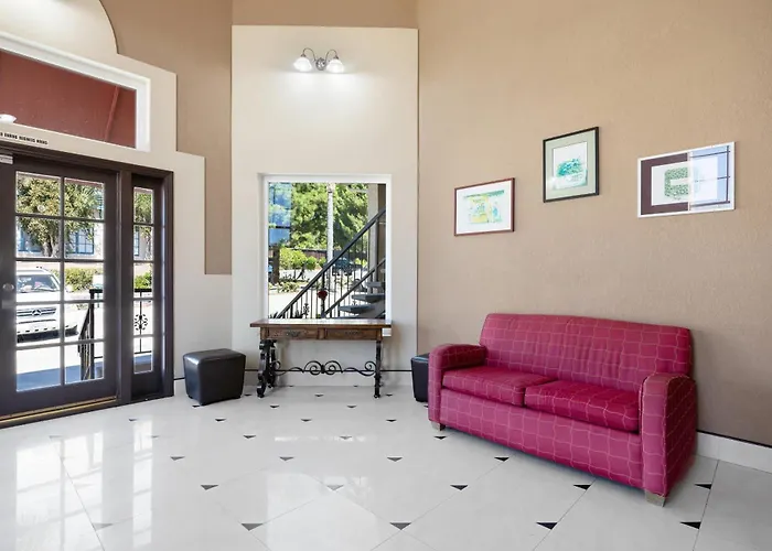 Econo Lodge Inn & Suites Fallbrook Downtown