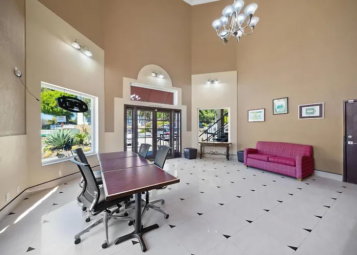 Econo Lodge Inn & Suites Fallbrook Downtown
