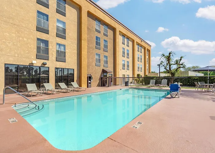 Best Western Plus Fresno Airport Hotel