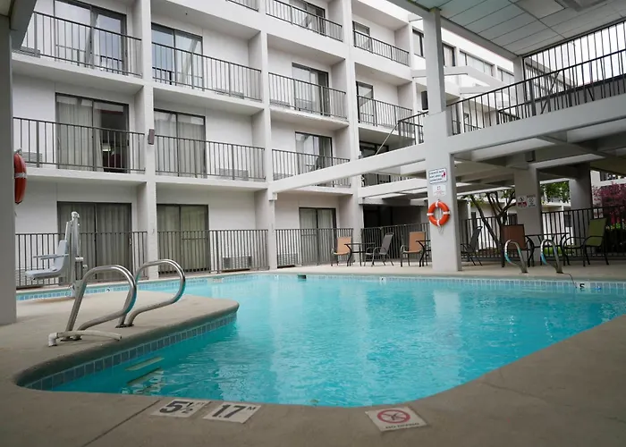 Ramada By Wyndham Tulsa Broken Arrow