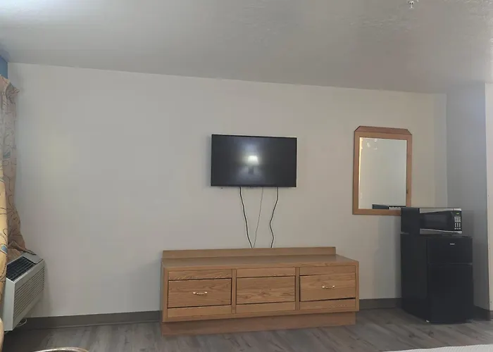 Economy Inn & Suites