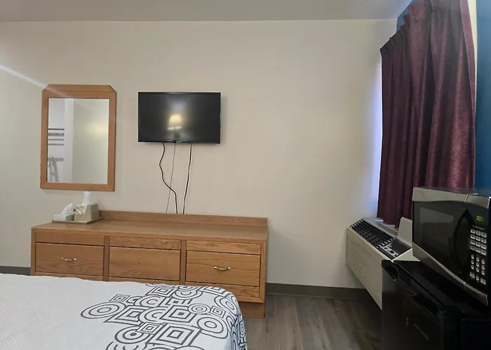 Economy Inn & Suites
