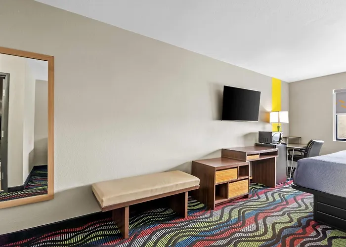 Super 8 By Wyndham Farmington