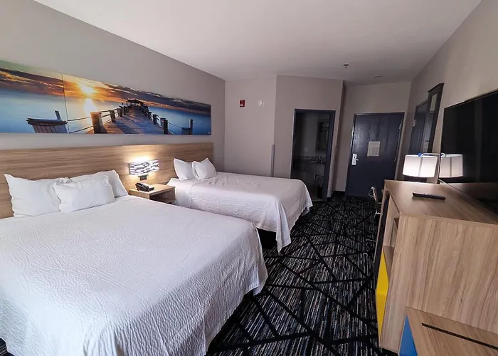 Days Inn & Suites By Wyndham Augusta Near Fort Eisenhower