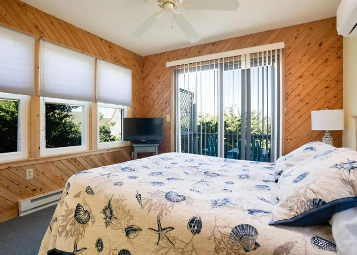 The Ocracoke Harbor Inn