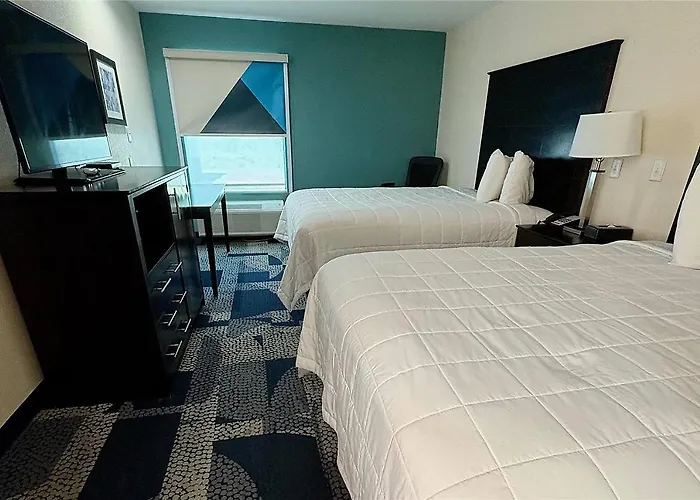 Baymont By Wyndham Iowa Lake Charles