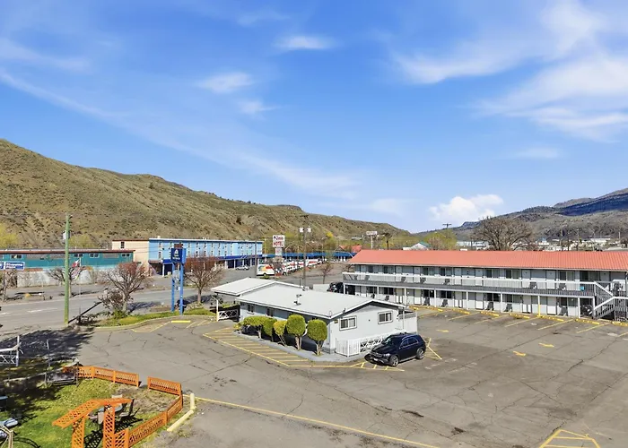 Canada'S Best Value Desert Inn & Suites