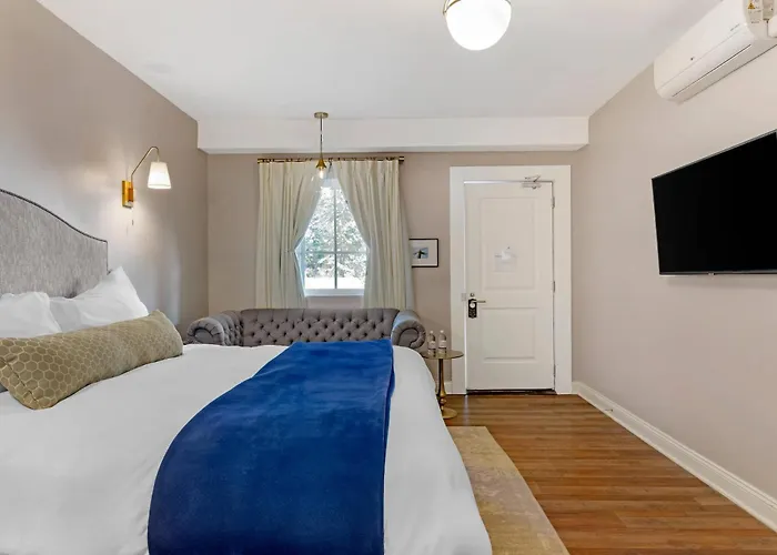 The Colonial Inn, An Ascend Collection Hotel
