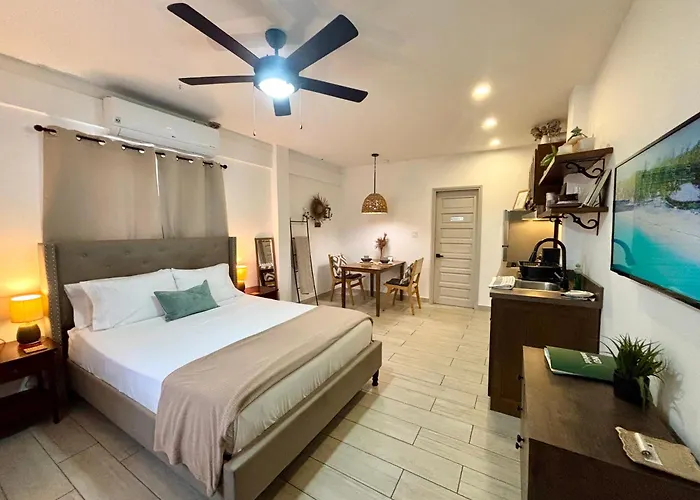 Stylish Apartments - Free Bikes, Nice Area & Cozy Patio, 10 Minutes To Airport