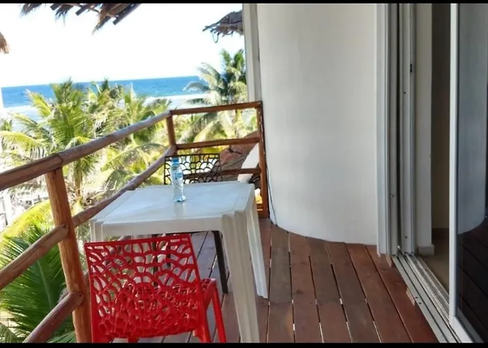 El Fuerte Beach Apartments