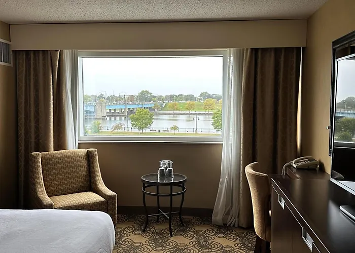 Doubletree By Hilton Bay City - Riverfront