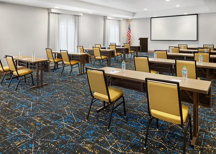 Hampton Inn & Suites Syracuse North Airport Area
