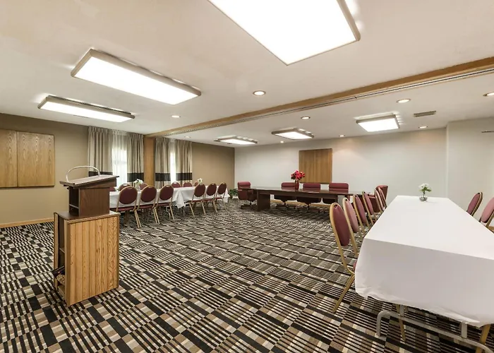 Quality Inn & Suites Portage Central