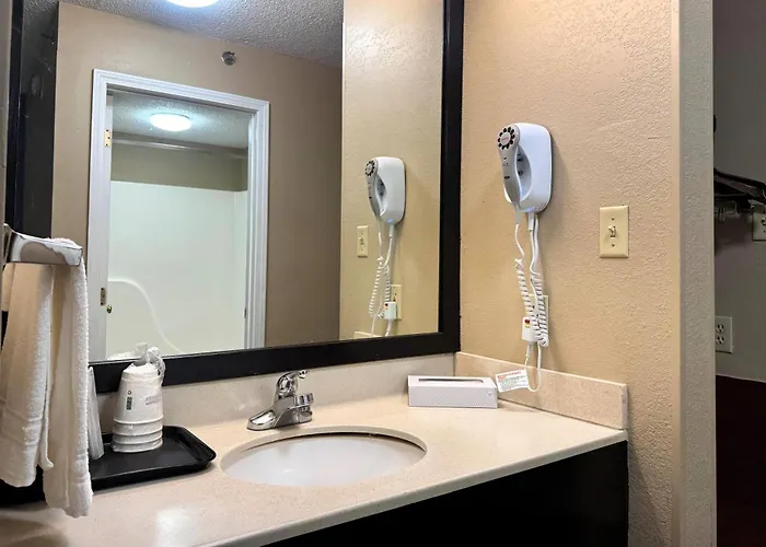 Super 8 By Wyndham Booneville