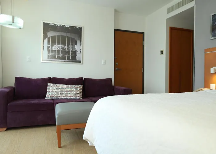 Hampton Inn & Suites By Hilton Paraiso