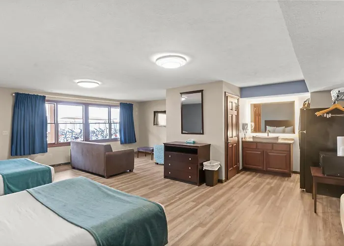 Edgewater Hotel And Suites