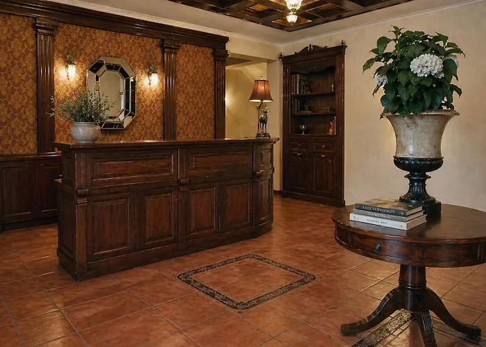 Hotel Doupiani House
