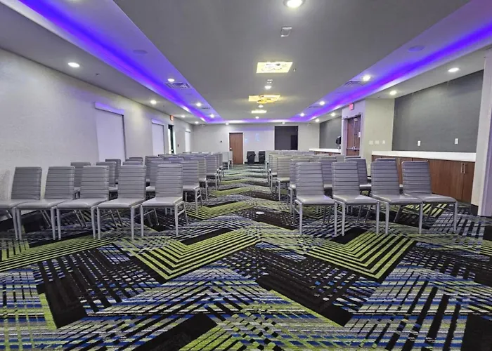 Holiday Inn Express & Suites Kansas City - Oak Grove I-70 By Ihg