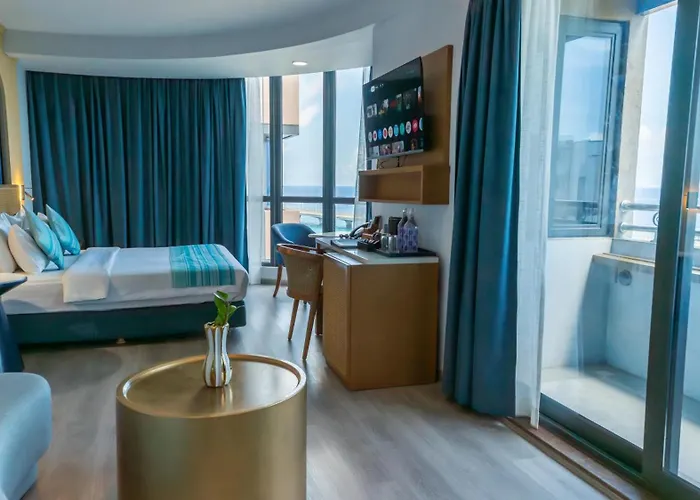 Umet Seaview Hotel With Free Airport Pick Up And Drop T&C Apply