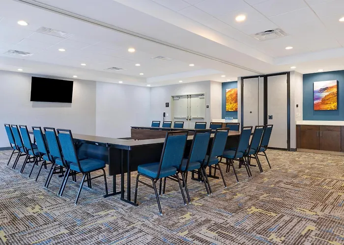 Hampton Inn & Suites Marina