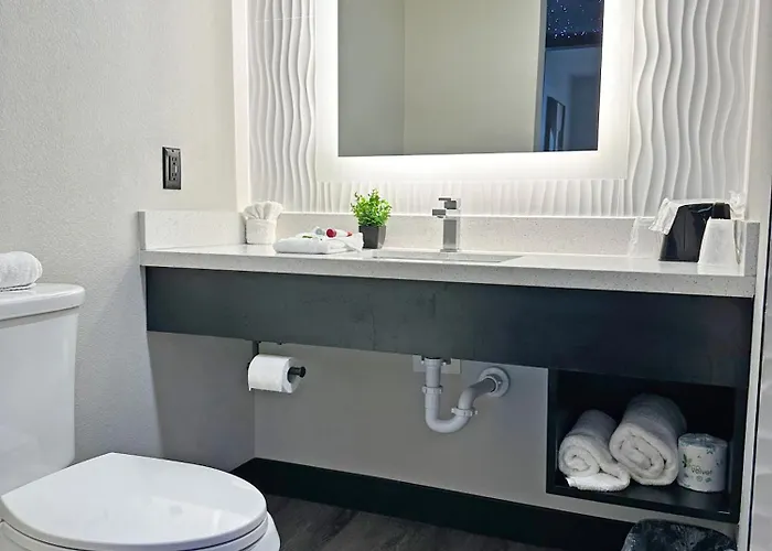 Imperial Suites, Adults Only