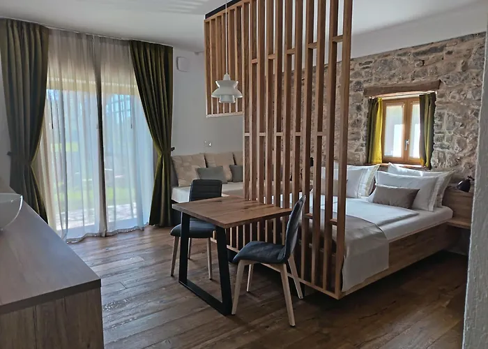 Pira Boutique Estate