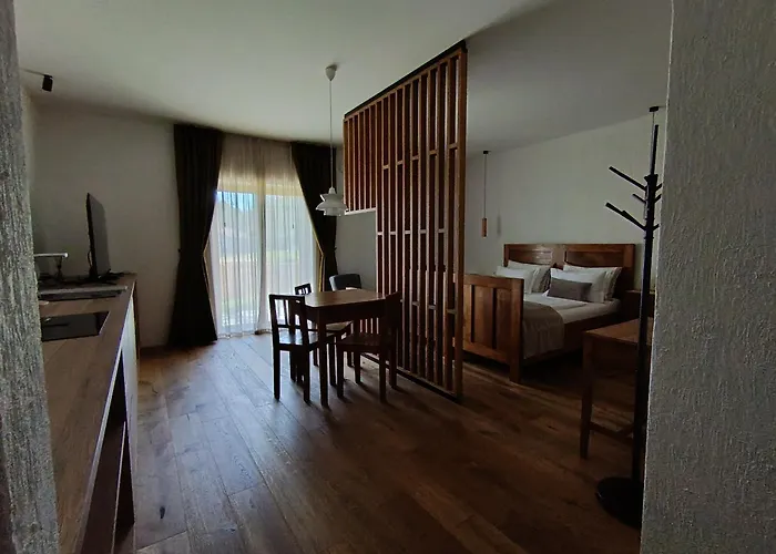Pira Boutique Estate