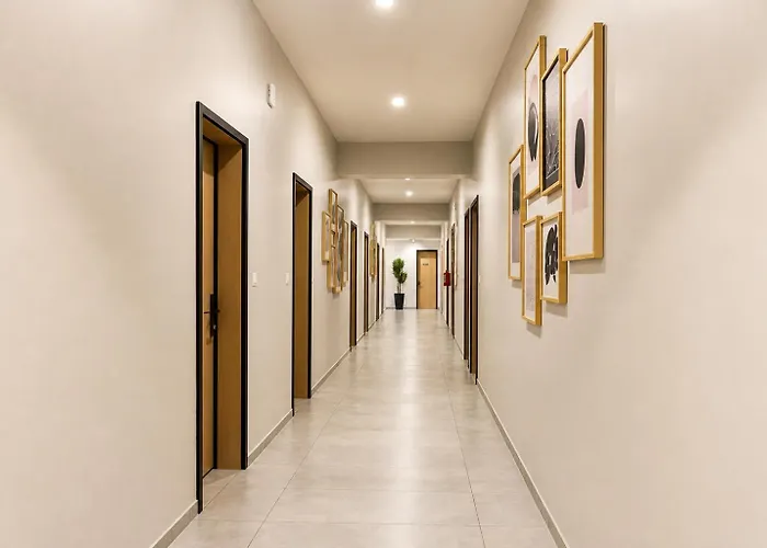 Ixoras Hotel Lemba