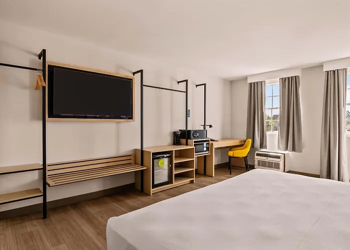 B&B Hotel Jacksonville Airport - Newly Renovated!