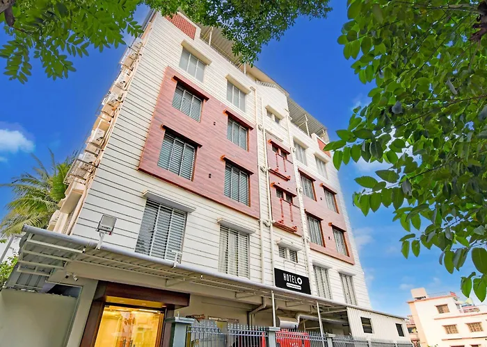 Super Townhouse Kaikhali Near Airport