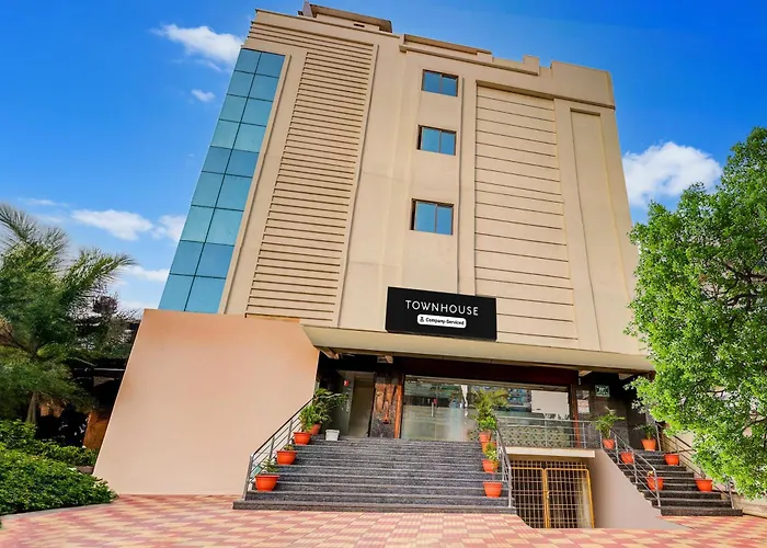Super Oyo Townhouse Gajuwaka Centre