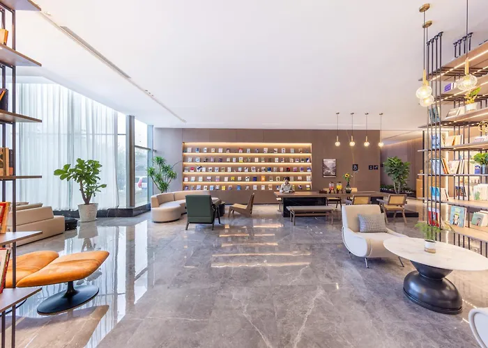 Atour Hotel Yuxi Nie'Er Music Plaza