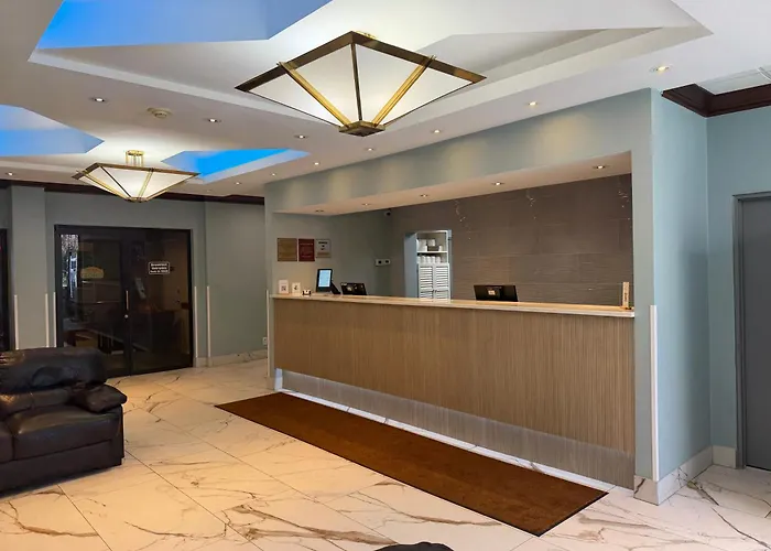 Hilltop Inn & Suites