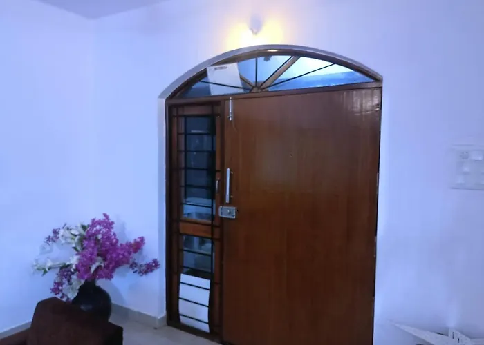 Colvapearl Deluxe Villa Swimming Pool