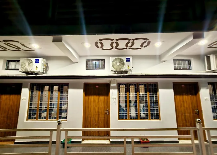 Geetanjali Palace Hotel & Restaurant