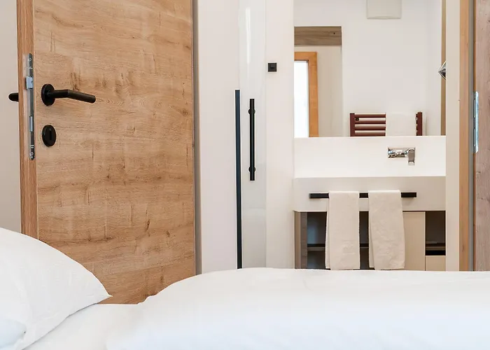 Chrizz Rooms