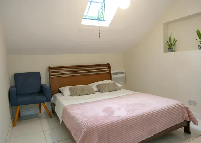 Hostel Castell Di Madre