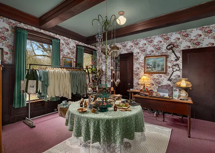 Mccleary Hotel